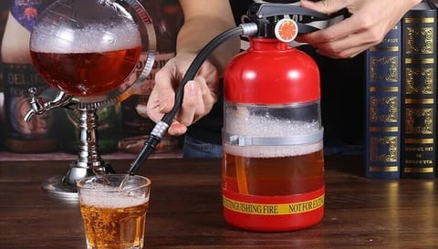 🥳2026 HOT SALE🥳💞50K+ SOLD!🧯🍻 50% OFF! Fire Extinguisher Beer Tub – 2L capacity, hand‑press dispenser. Unique design, keeps drinks fresh. Perfect for football parties & garden gatherings. 🏆⚽